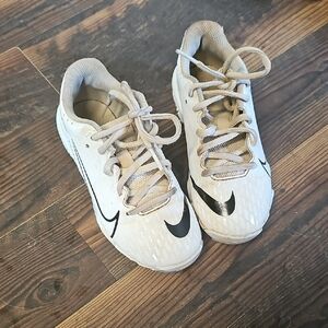 Nike Kids White and Black Softball Spikes
